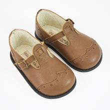 Load image into Gallery viewer, T-Bar Brogue (Brown)
